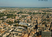 Poitiers : glise Notre-Dame-la-Grande. - Eglise Notre Dame, march, vue arienne ouest. / Phot. Henrard R. Labrely