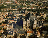 Poitiers : cathdrale Saint-Pierre. - Cathdrale Saint Pierre, vue arienne ouest. / Phot. Henrard R. Labrely