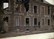 Bucy-le-Long : BATIMENT. - INSCRIPTIONS ALLEMANDES A BUCY: GOTT STRAFE ENGLAND! 1914 ; 15  SUR UN BATIMENT EN RUINES : DIEU PUNISSE L\'ANGLETERRE / Cuville, Fernand