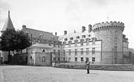 Rambouillet : Chteau. - Vue du ct de la tour de Franois Ier / Martin-Sabon, Flix