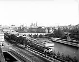 Paris 04 : Cathdrale Notre-Dame. - Vue d\'ensemble : la Seine, Notre-Dame, le palais de Justice, les bains de la Samaritaine / Gurinet, A. (collection)